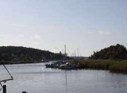 Yachthafen mit Blick zum Bodden